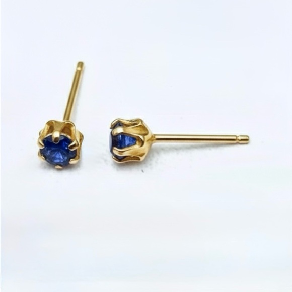 None Jewelry - 14K Gold Blue Sapphire Stud Earrings – Floral 6 Prong Setting